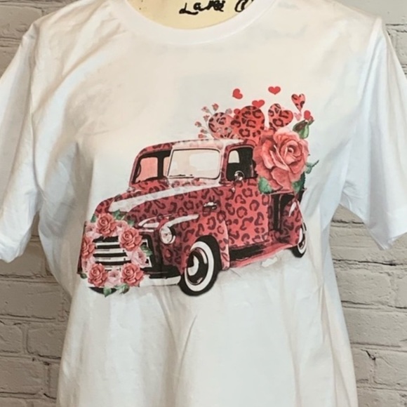 Bella+Canvas Women’s Leopard Truck Heart Tee NIP - Picture 2 of 3